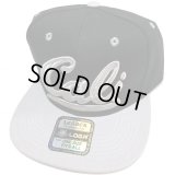 CALI Ghetto G snapback cap ブラック/ライトグレー
